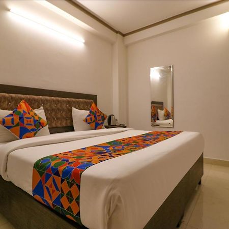 Hotel Fabexpress Dolphin International Near Delhi Airport à New Delhi Extérieur photo