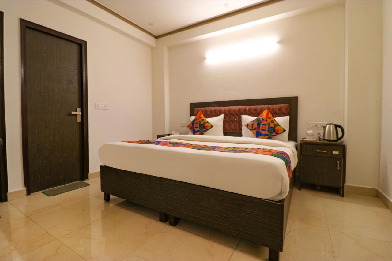 Hotel Fabexpress Dolphin International Near Delhi Airport à New Delhi Extérieur photo