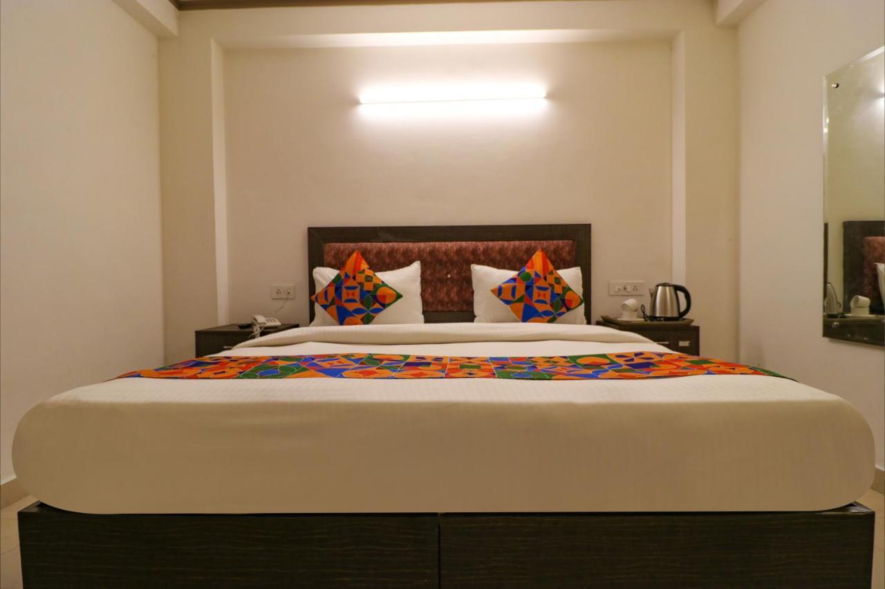 Hotel Fabexpress Dolphin International Near Delhi Airport à New Delhi Extérieur photo