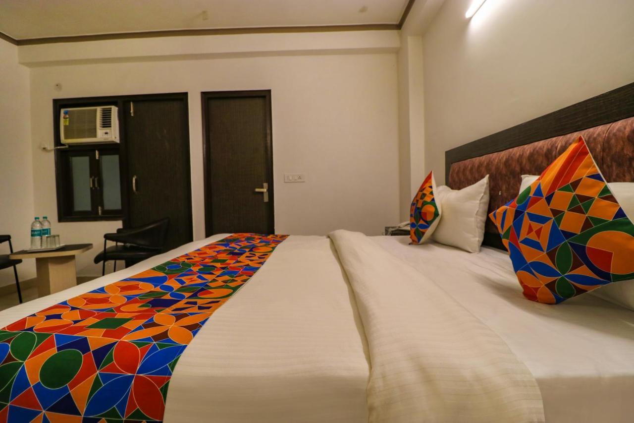 Hotel Fabexpress Dolphin International Near Delhi Airport à New Delhi Extérieur photo