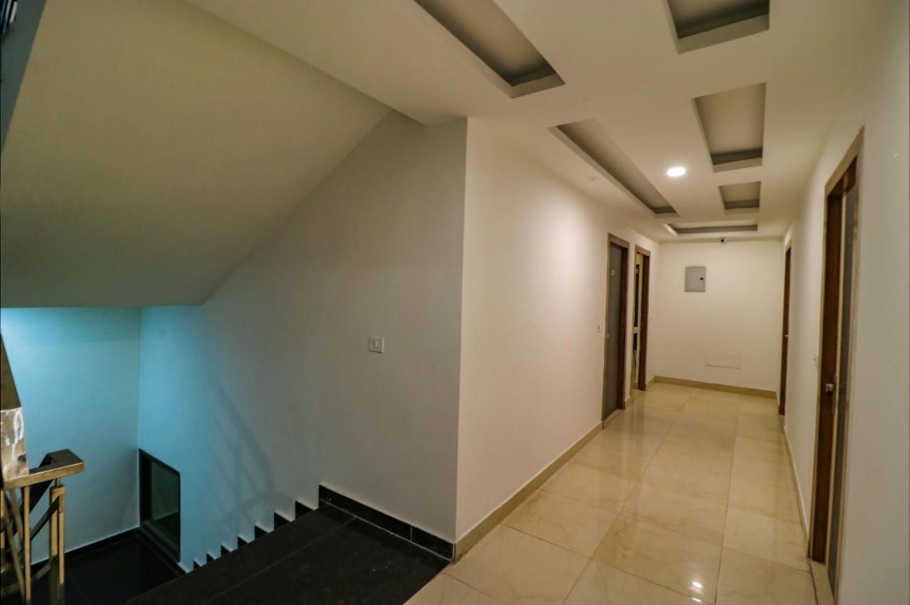 Hotel Fabexpress Dolphin International Near Delhi Airport à New Delhi Extérieur photo