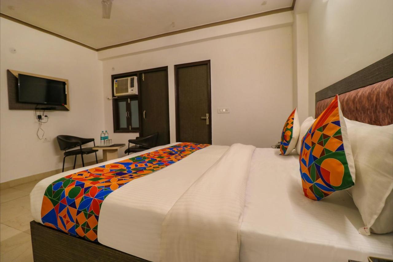 Hotel Fabexpress Dolphin International Near Delhi Airport à New Delhi Extérieur photo