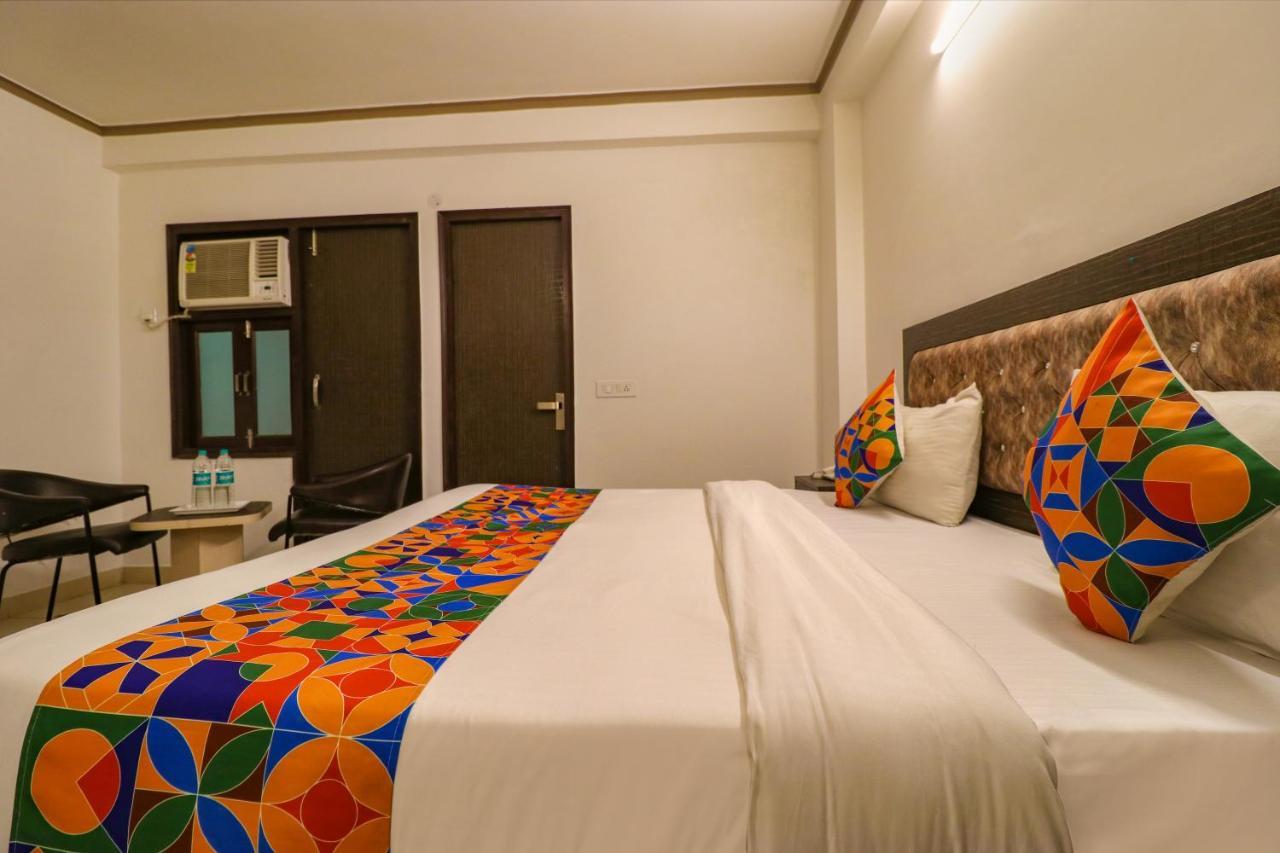 Hotel Fabexpress Dolphin International Near Delhi Airport à New Delhi Extérieur photo