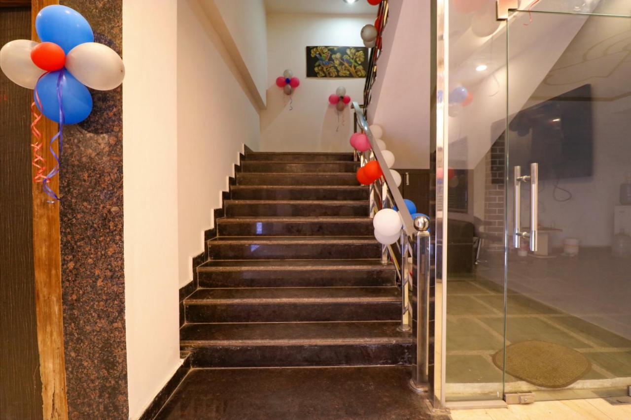 Hotel Fabexpress Dolphin International Near Delhi Airport à New Delhi Extérieur photo