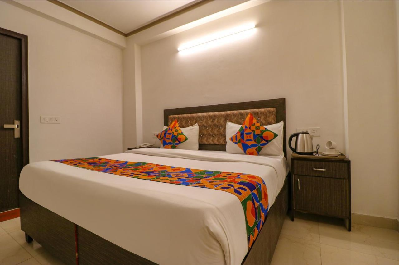 Hotel Fabexpress Dolphin International Near Delhi Airport à New Delhi Extérieur photo