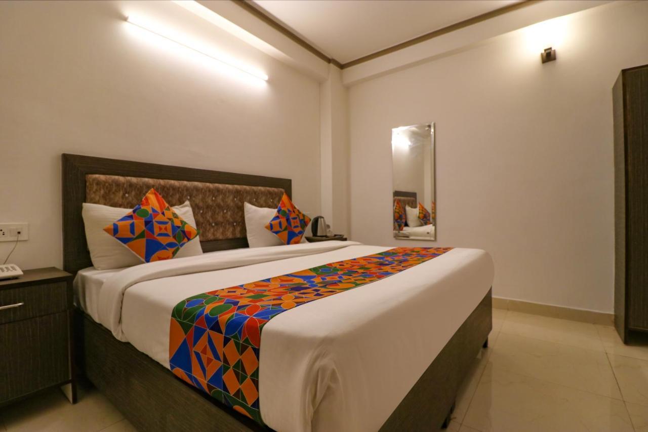 Hotel Fabexpress Dolphin International Near Delhi Airport à New Delhi Extérieur photo